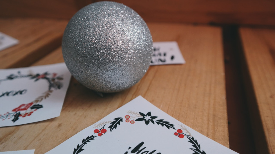 5 Advantages of Christmas Ecards for Businesses over Paper Cards